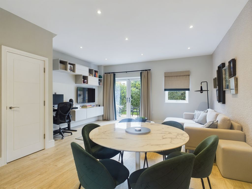 Property photo 2 of 31