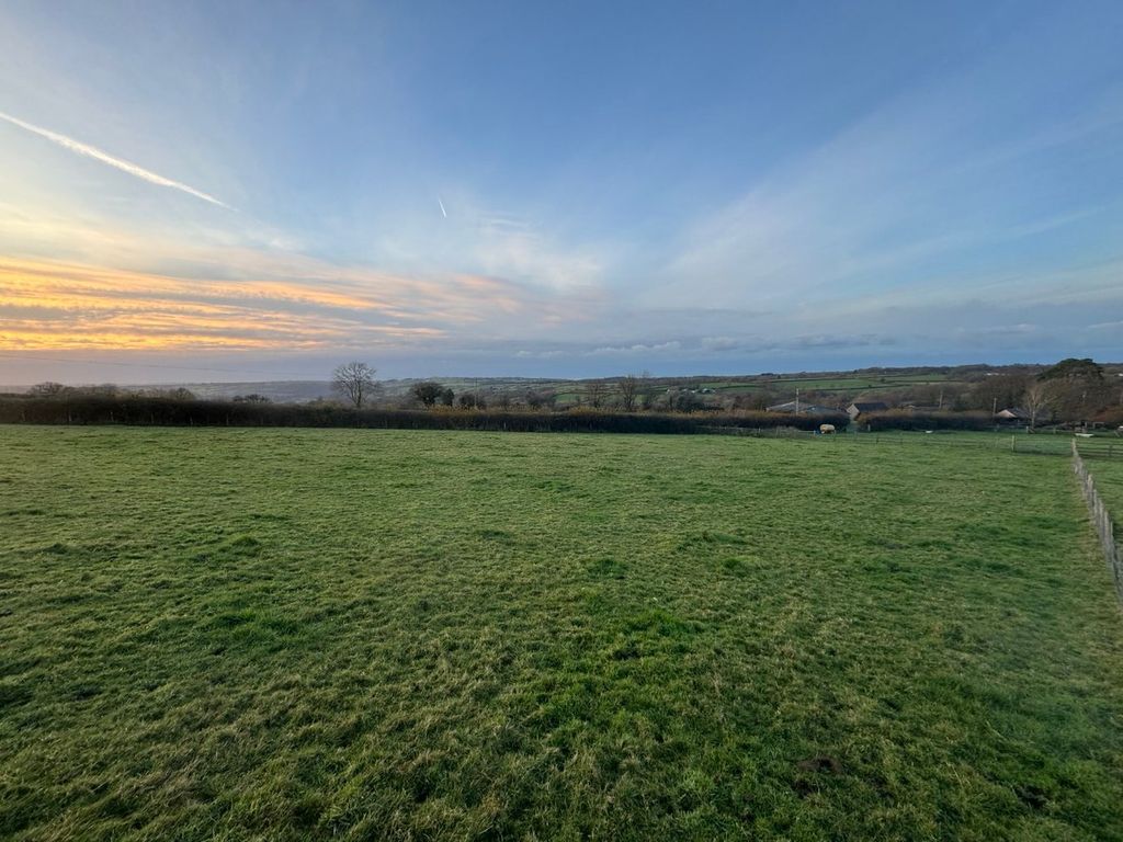 Property photo 2 of 60