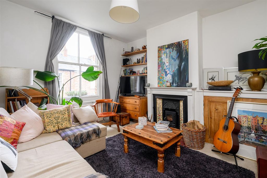 Property photo 2 of 14 Living Room