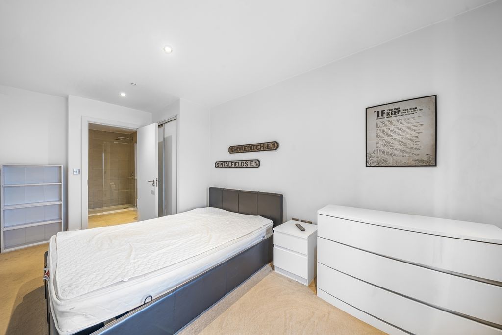 Property photo 3 of 27 En-Suite