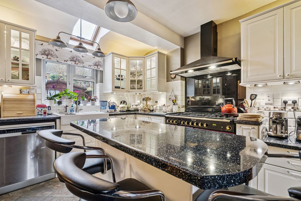 Property photo 2 of 13