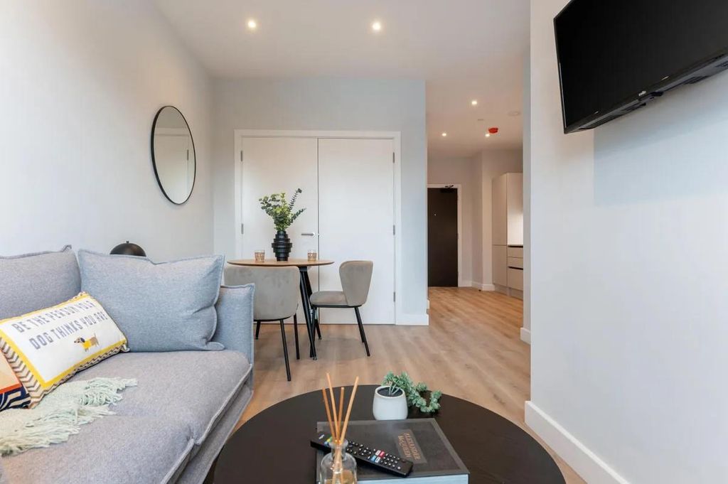 Property photo 3 of 14 C.Jpg