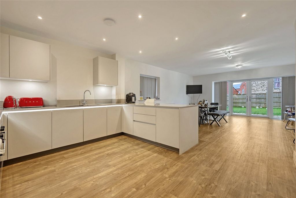 Property photo 3 of 12 Kitchen/Dining Area