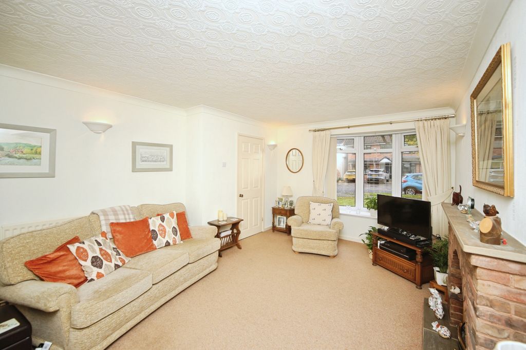 Property photo 2 of 16 Lounge