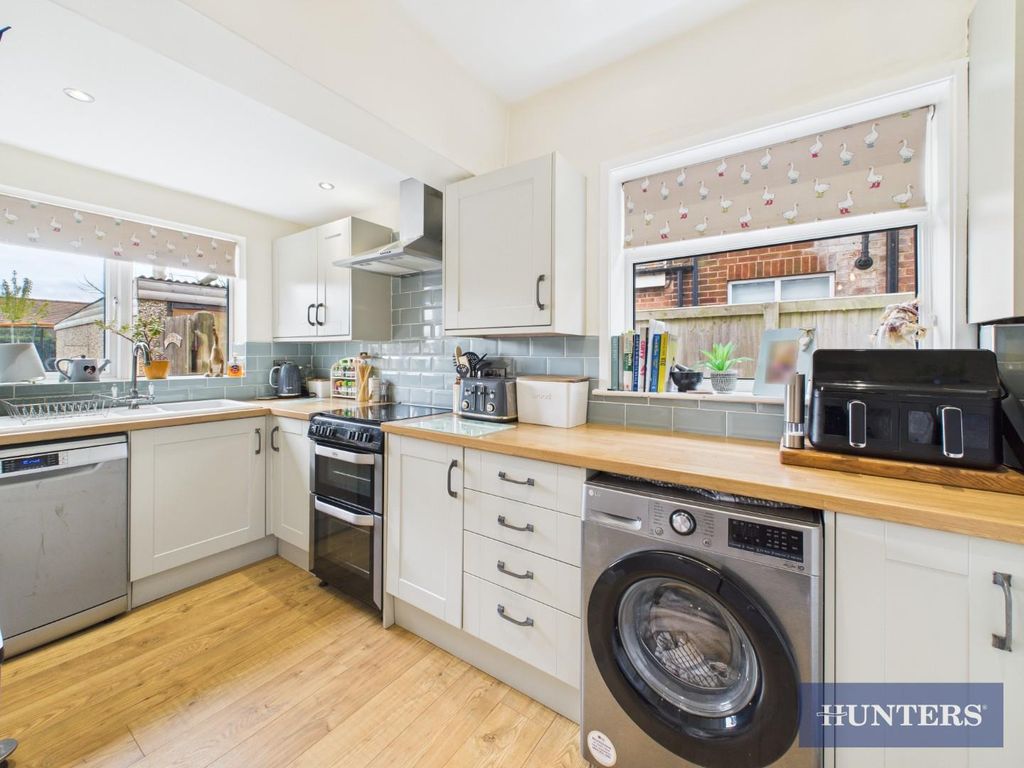 Property photo 3 of 20 Kitchen