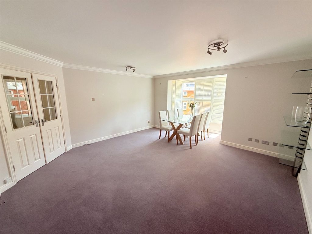 Property photo 2 of 11 Lounge