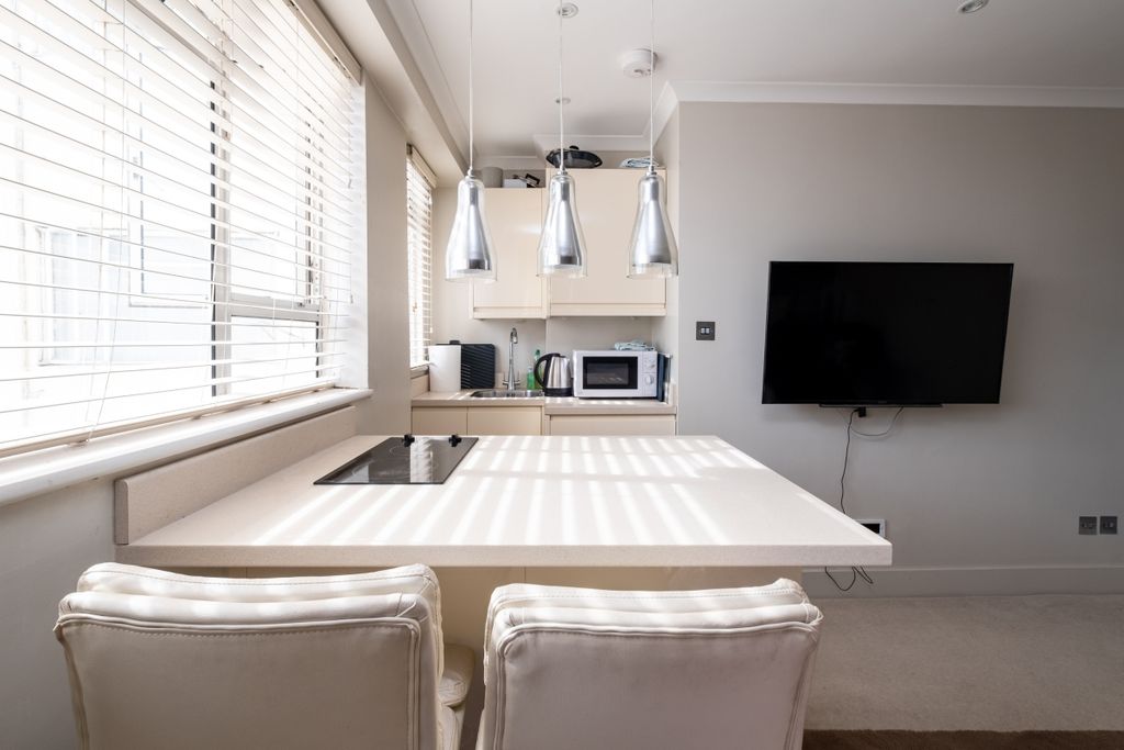 Property photo 3 of 10 Studio