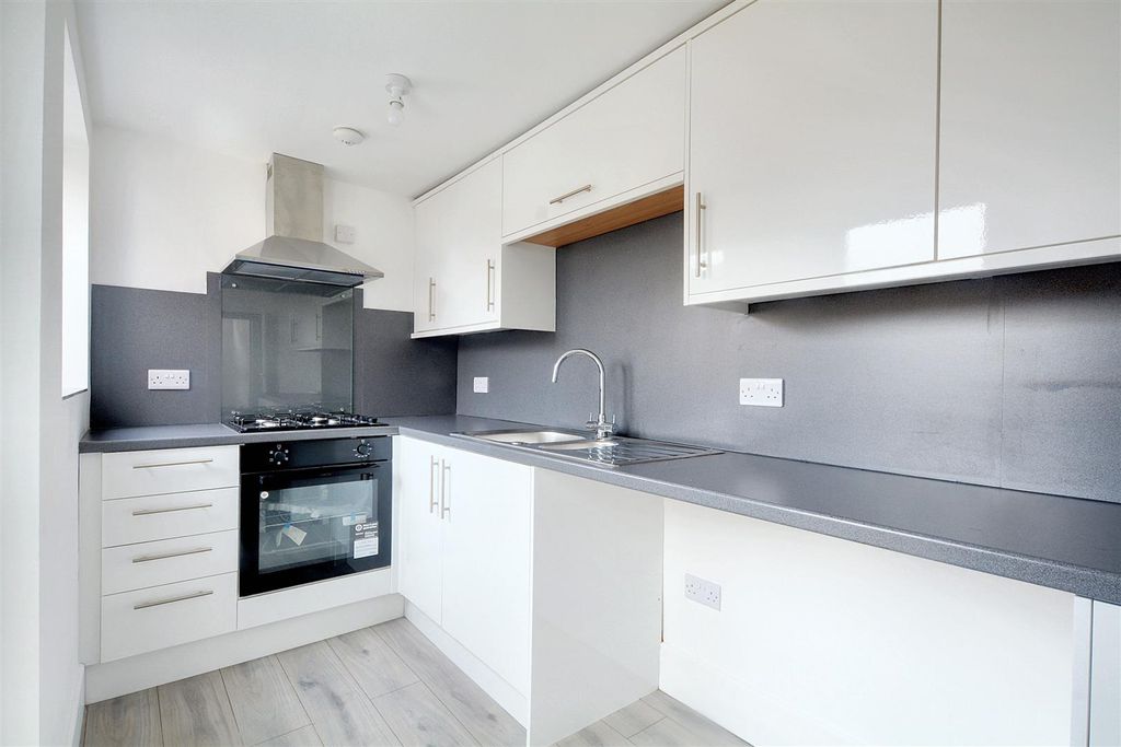Property photo 3 of 11 Dining Kitchen