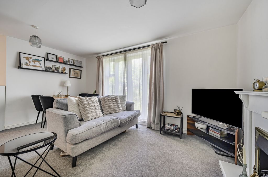 Property photo 2 of 13 1302089-9-68388d8...