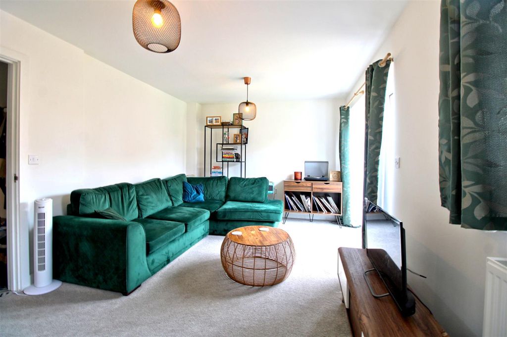 Property photo 3 of 24 Living Room