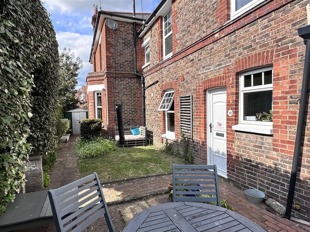 Property photo 1 of 13 01323 438506