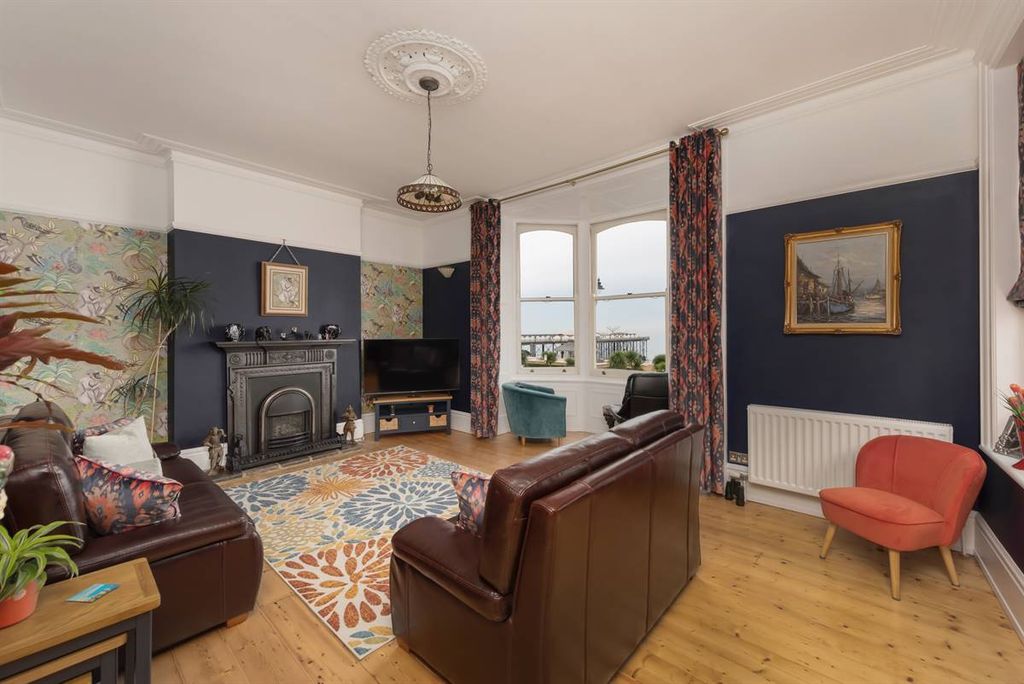 Property photo 3 of 38