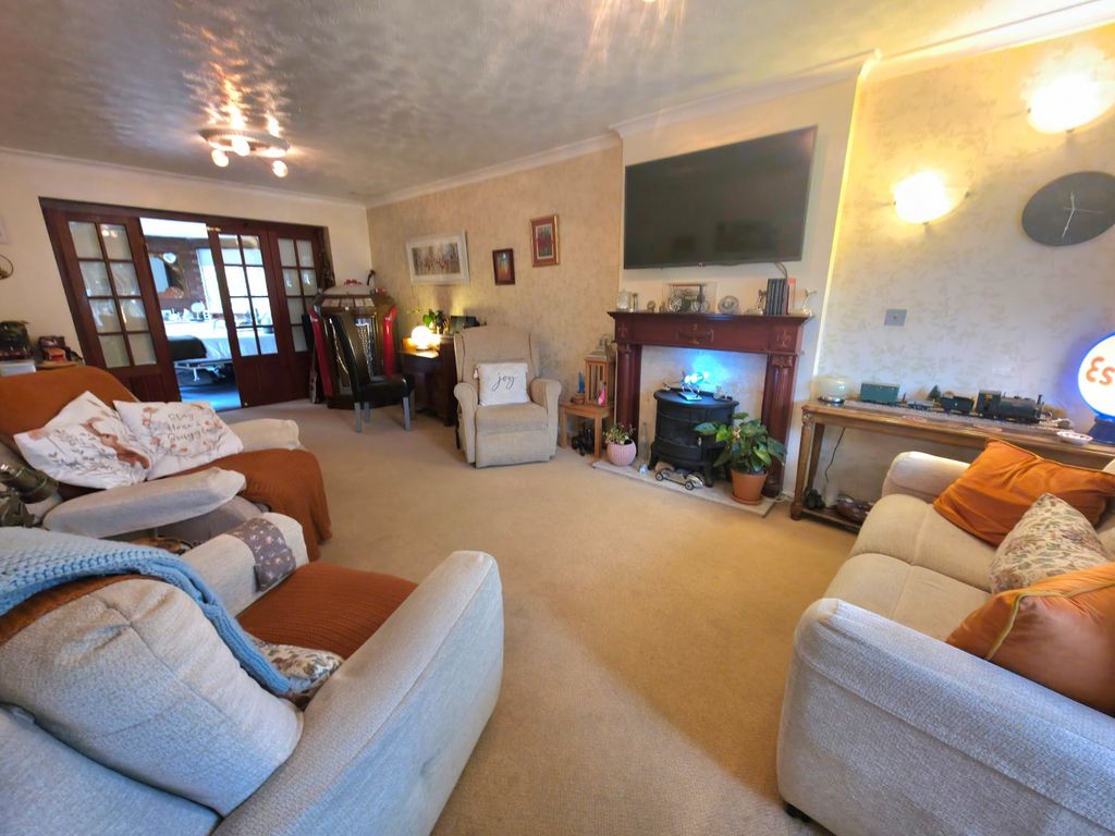 Property photo 2 of 17 Lounge/Dining Room