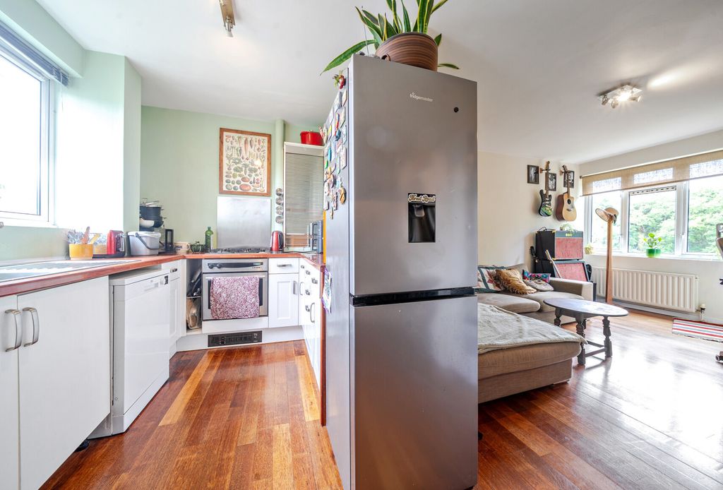 Property photo 2 of 11 1294902-9-6837098...