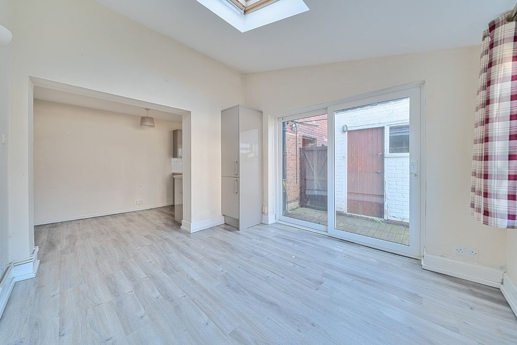 Property photo 2 of 14 Picture No. 17