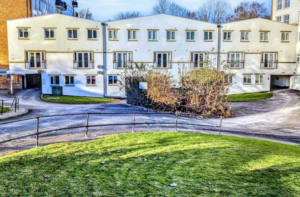 Property photo 1 of 5