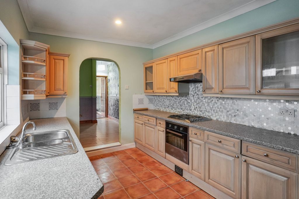 Property photo 2 of 20