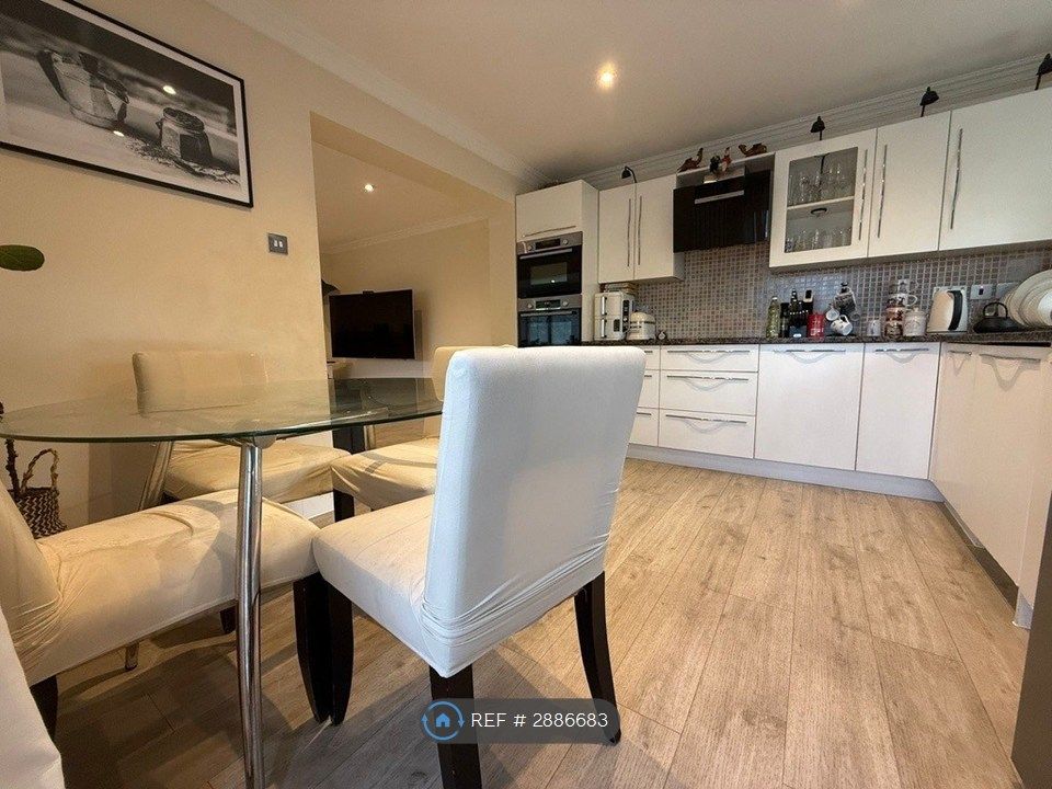 Property photo 3 of 13 Kitchen / Dining Area