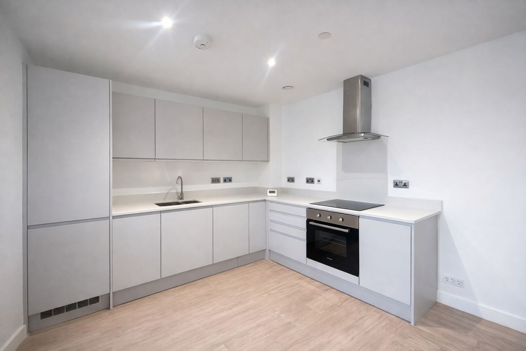 Property photo 2 of 8 Picture No. 13