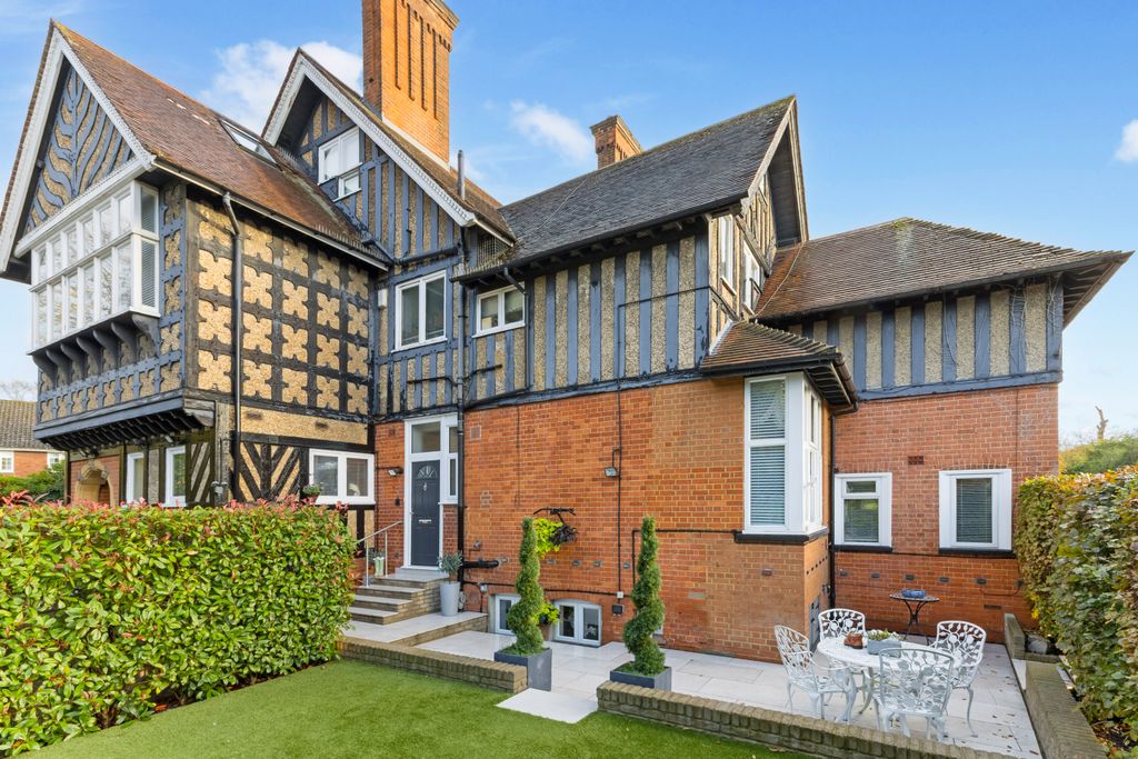 Property photo 1 of 27