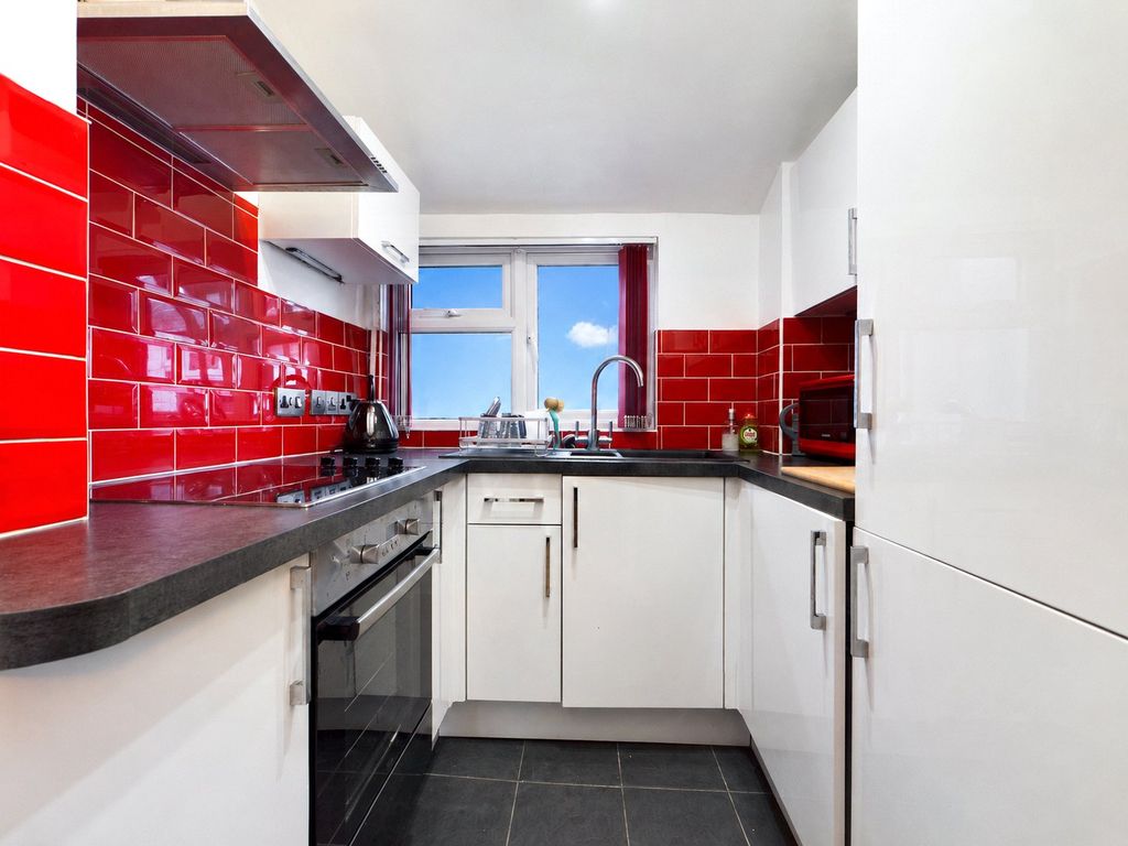 Property photo 2 of 7 Kitchen