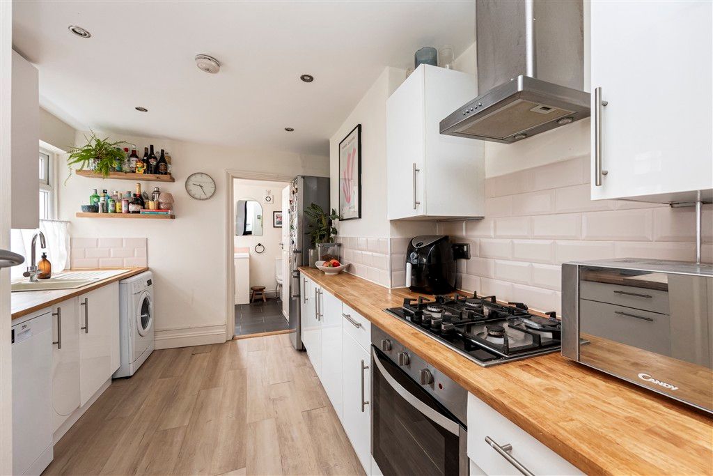 Property photo 3 of 8 Kitchen