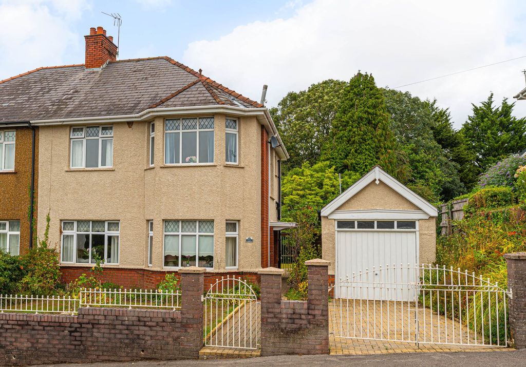 Property photo 1 of 40