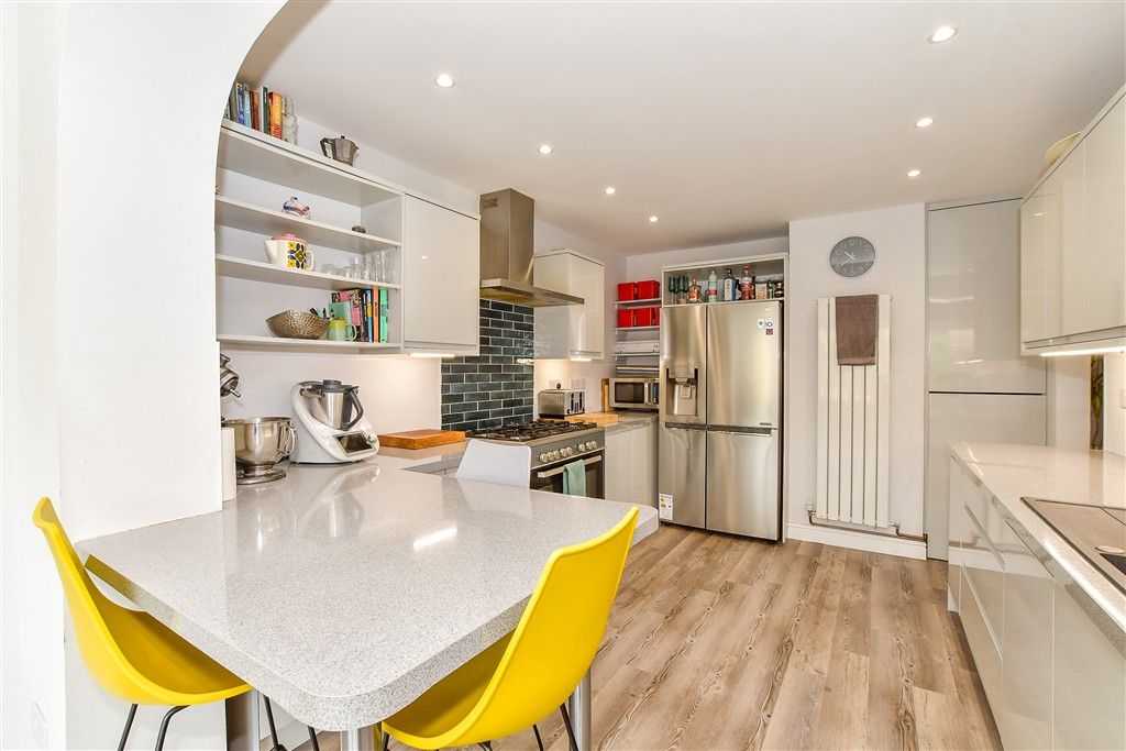 Property photo 1 of 11 Kitchen