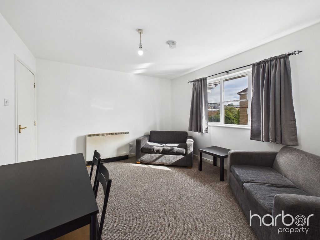 Property photo 3 of 11 4496158