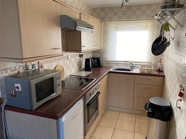 Property photo 2 of 6 Kitchenette