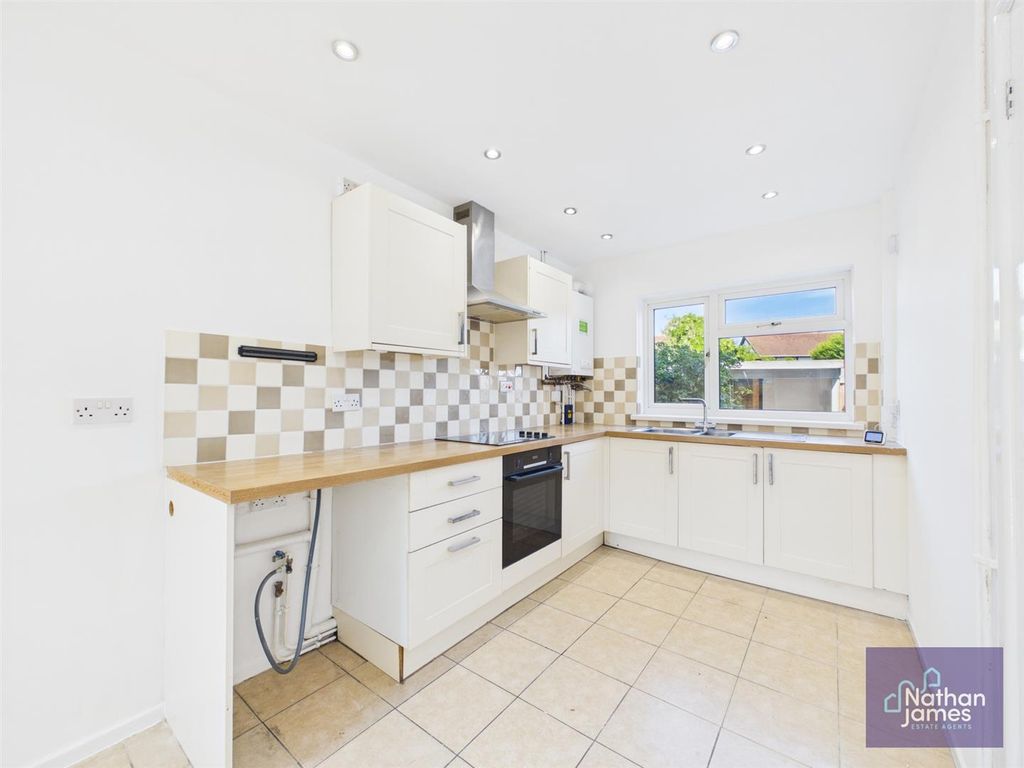 Property photo 3 of 11 Kitchen/Diner
