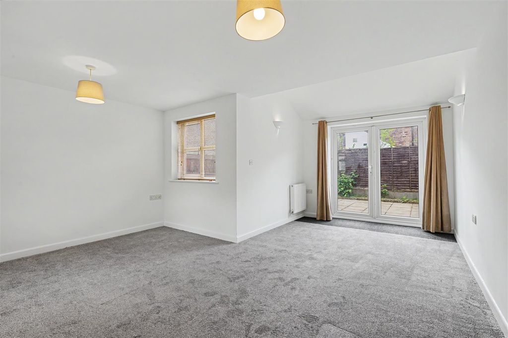 Property photo 3 of 18 Lounge Diner 1_1.Jpeg