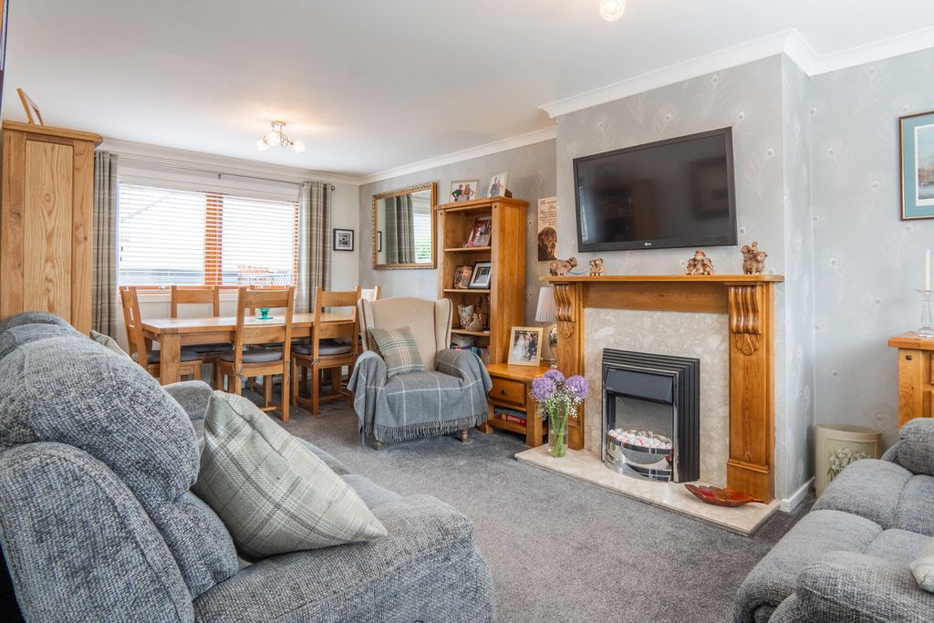 Property photo 2 of 33