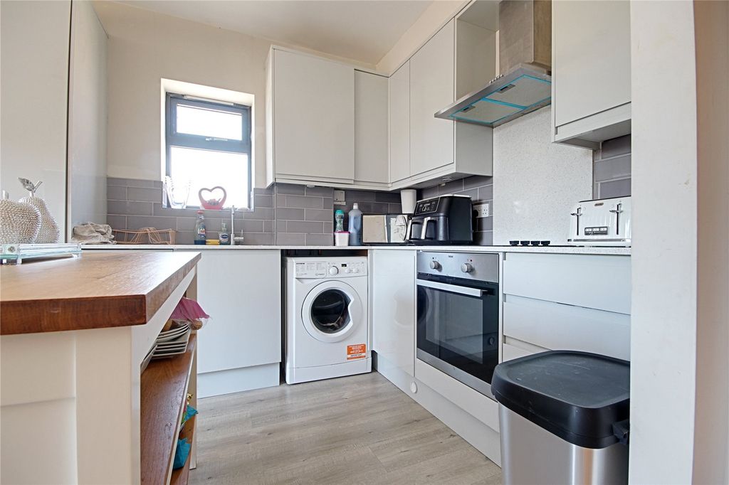 Property photo 3 of 11 Picture No. 02