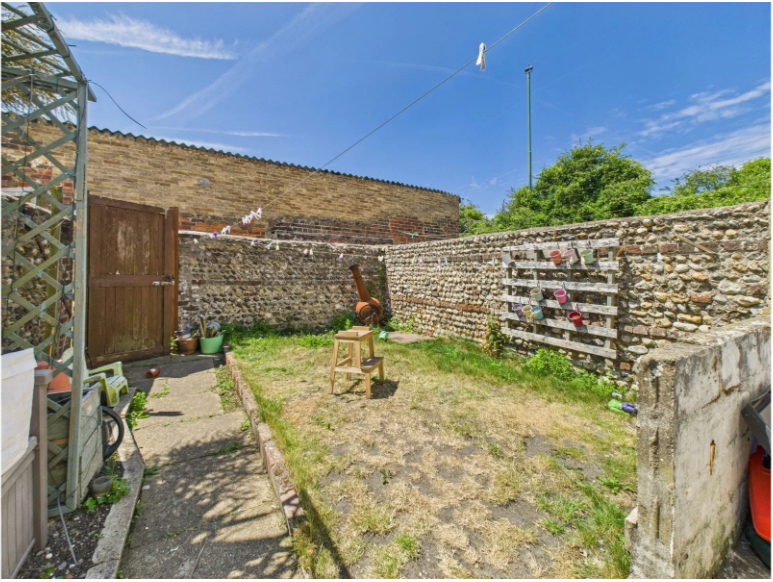 Property photo 2 of 9 2