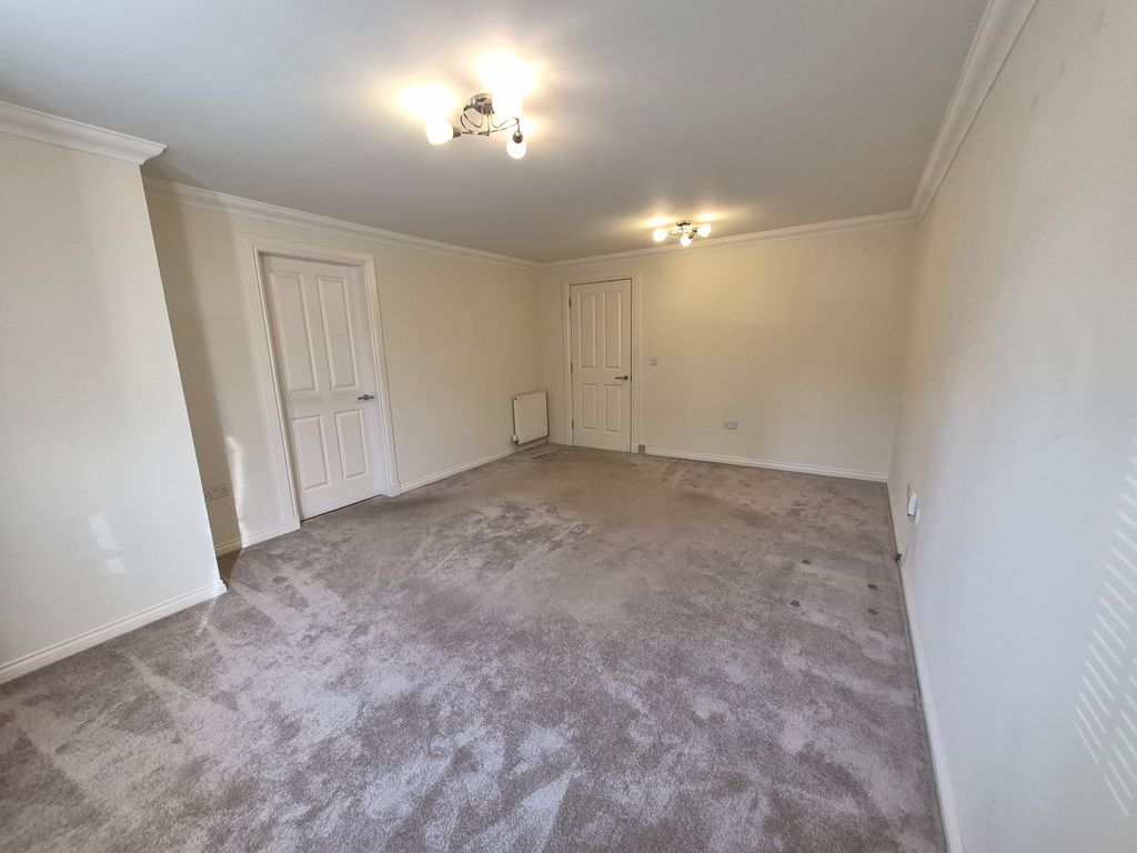 Property photo 3 of 11 Lounge