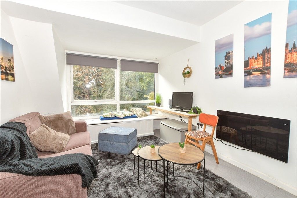 Property photo 1 of 9 Living/ Bedroom