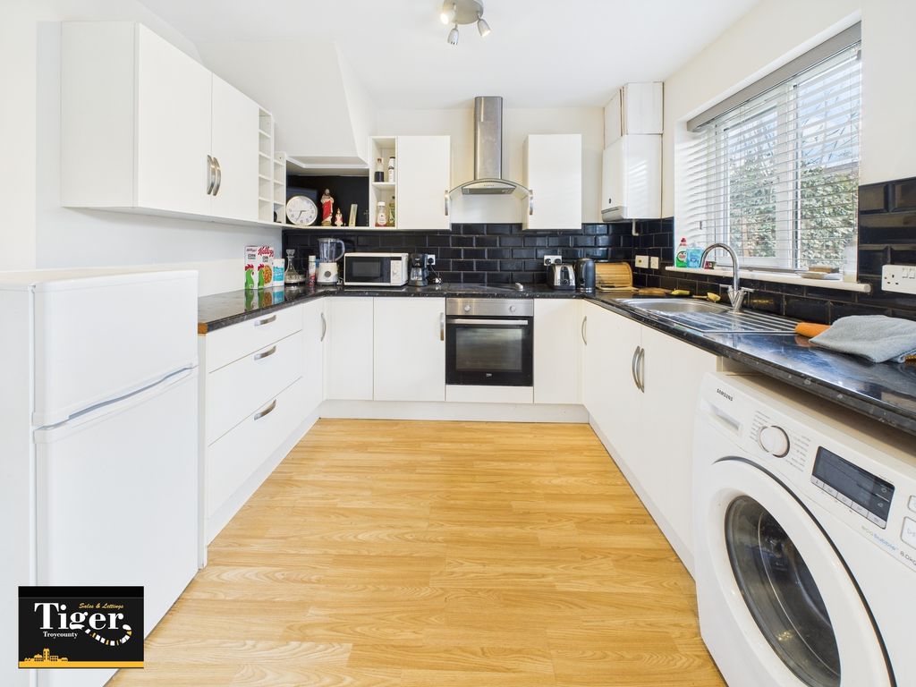 Property photo 2 of 13 Cam02176G0-Pr0495-Still008