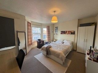 Property photo 1 of 10 Bed 1