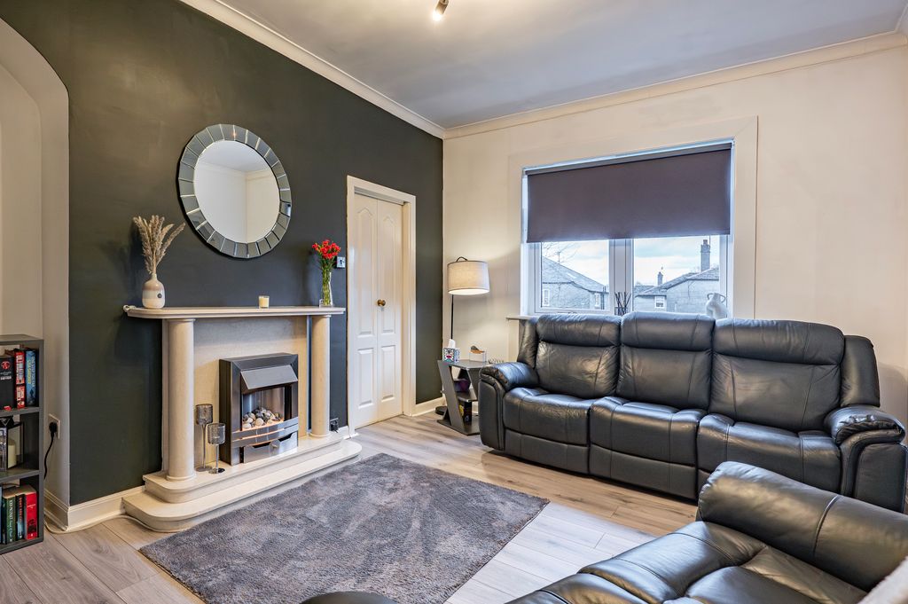 Property photo 3 of 33