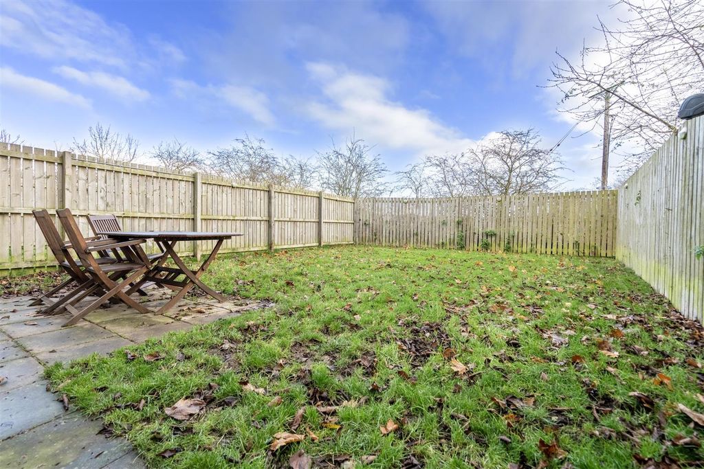 Property photo 2 of 8 External