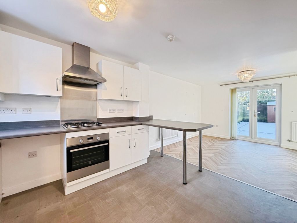 Property photo 3 of 18 4744806