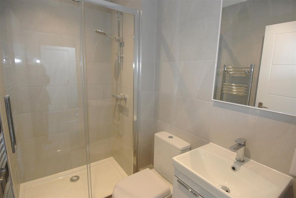 Property photo 3 of 12 Flat 2 En Suite.Jpg