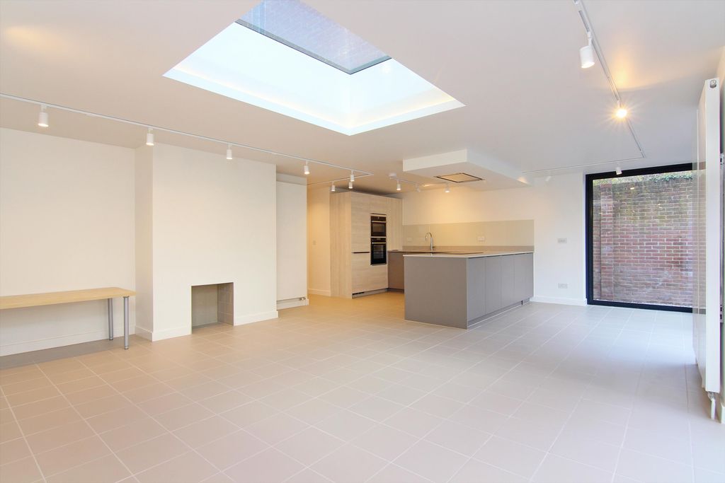 Property photo 3 of 10 Image