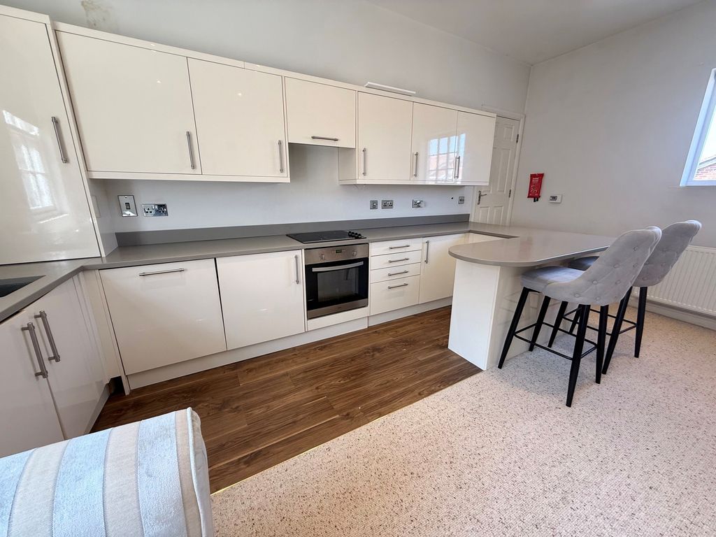 Property photo 3 of 10 Kitchen