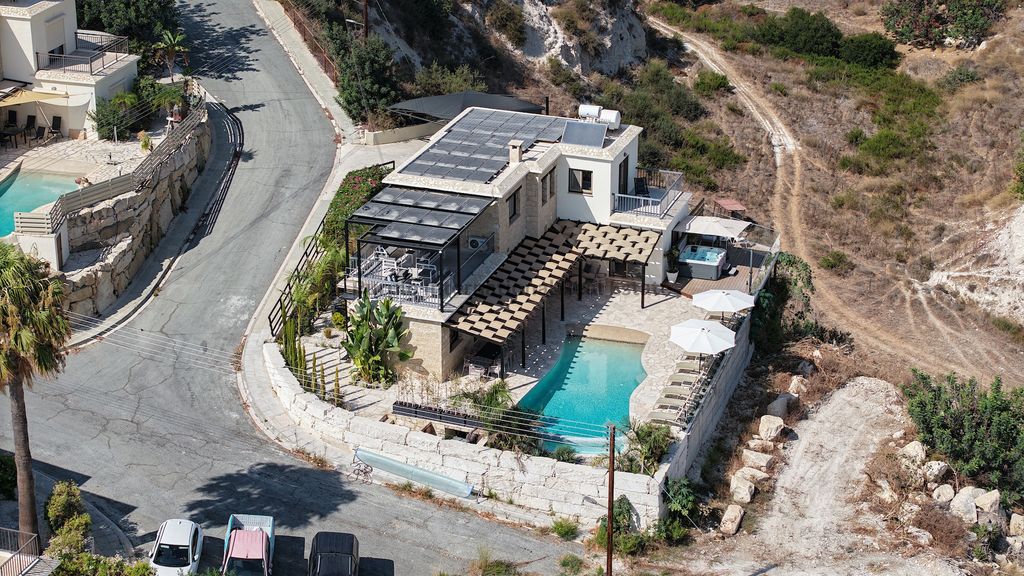 Property photo 1 of 50