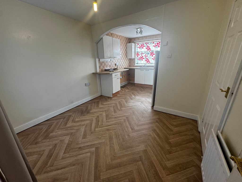 Property photo 3 of 9 Dining Room