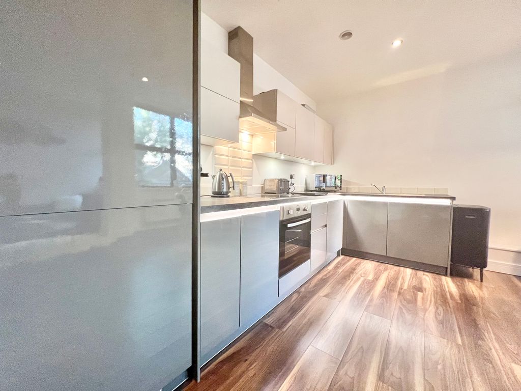 Property photo 3 of 11 Kitchen