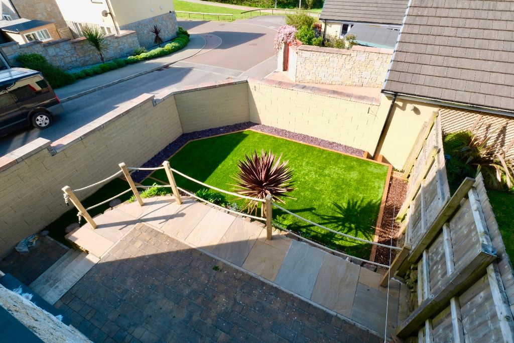 Property photo 2 of 18