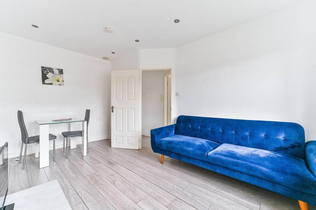 Property photo 3 of 12